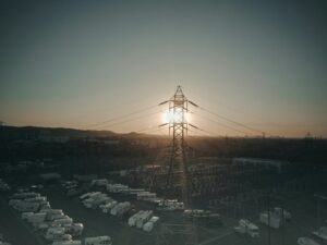 solar output voltage maintenance